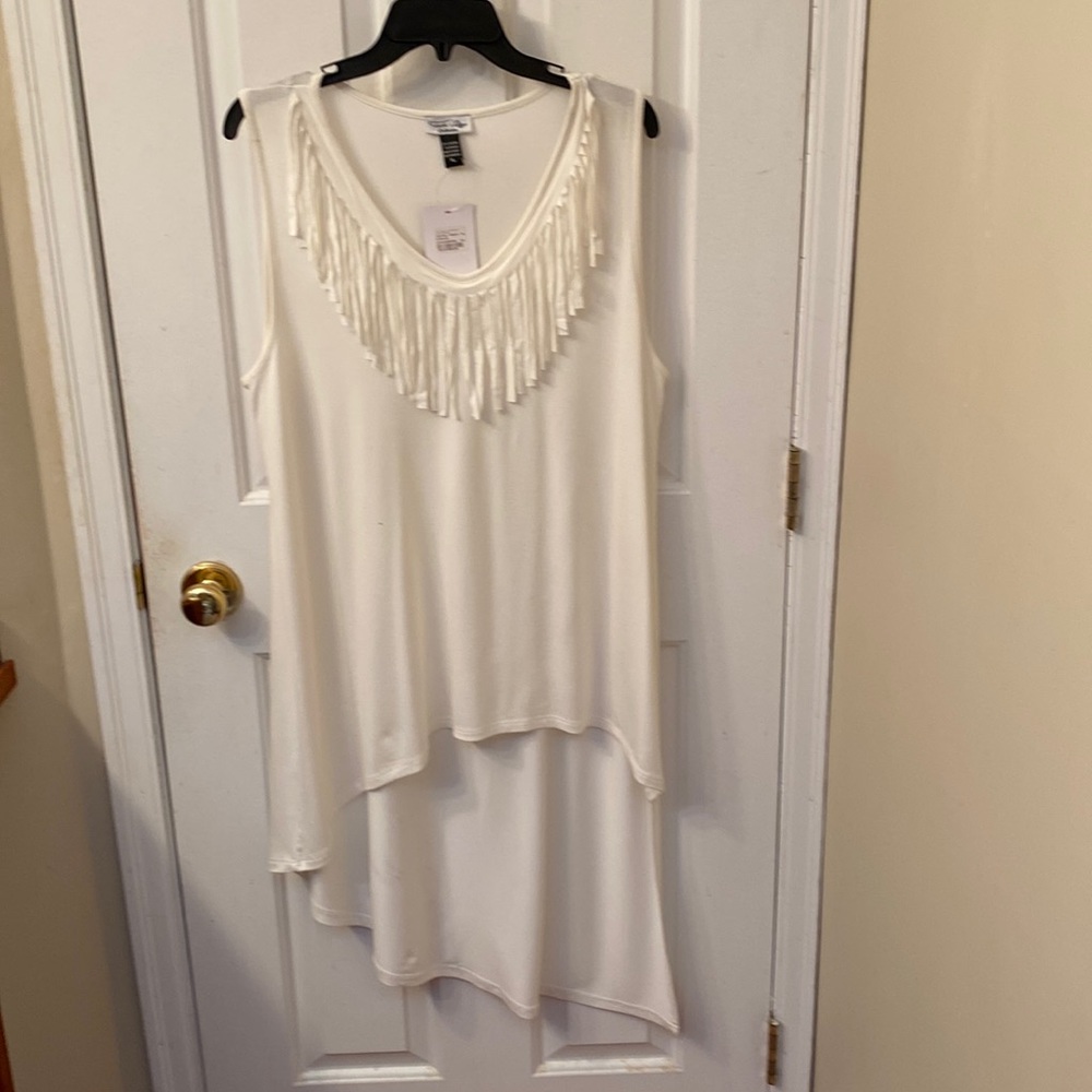 New! Sleeveless Fringe Top